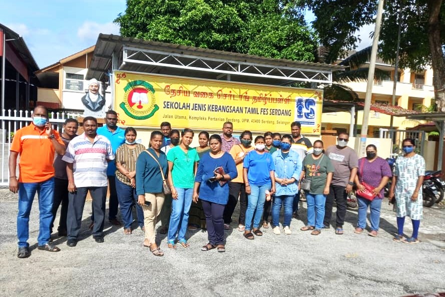 தலைமை ஆசிரியரை காரணம் காட்டி பள்ளியை புறக்கணிக்கத் திட்டம்