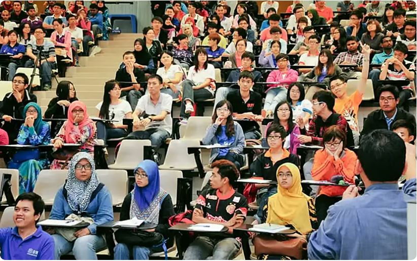 தனியார் பல்கலைக்கழக மாணவர்களுக்கு கடன் திருப்பிச் செலுத்தும் விலக்கு வழங்குவதை அரசாங்கம் மறுபரிசீலனை